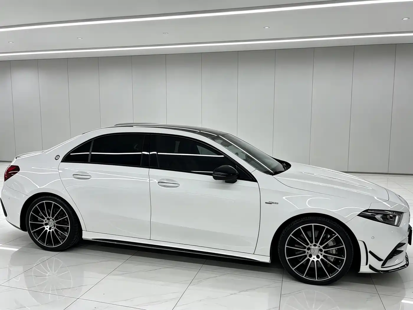Mercedes-Benz A-Class AMG 2022 Model AMG A 35 L 4MATIC Blazing Night Special Edition фото 9