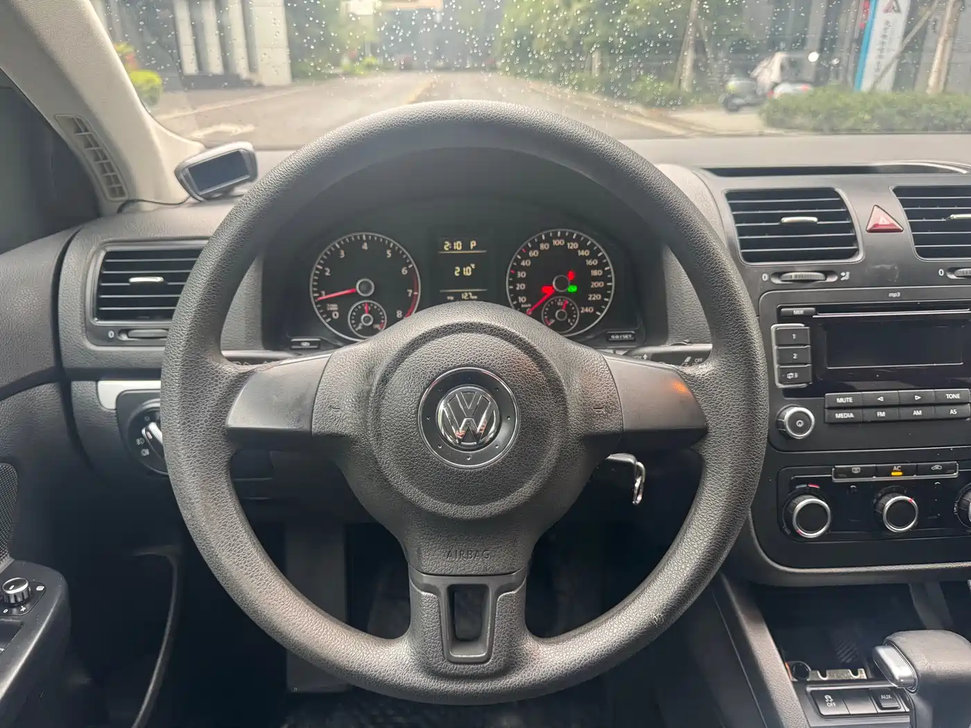 Volkswagen Sagitar 2011 1.6L Automatic Fashion фото 19