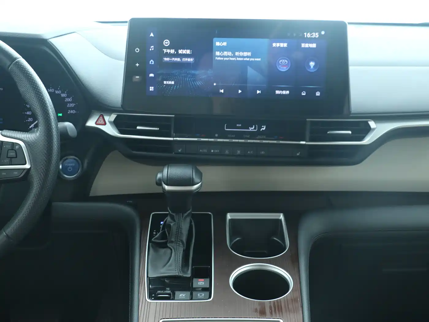 Toyota Granvia 2023 2.5L Hybrid Prestige PLUS Edition фото 12