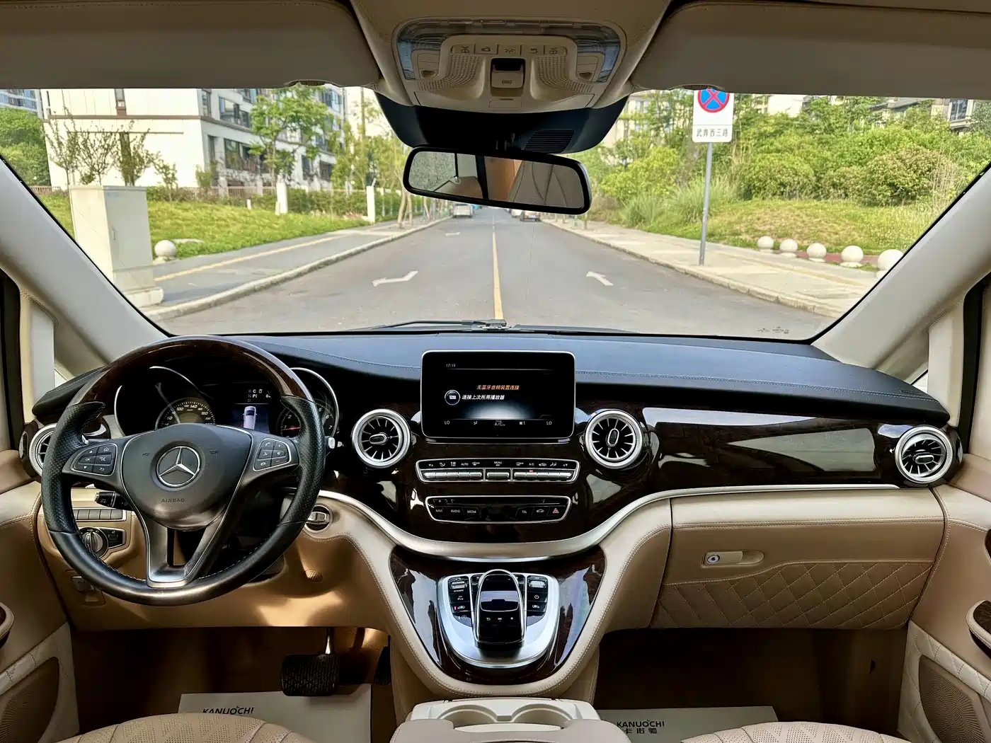 Mercedes-Benz V-Class 2018 V 260 L Premium Long Wheelbase Edition China VI фото 7