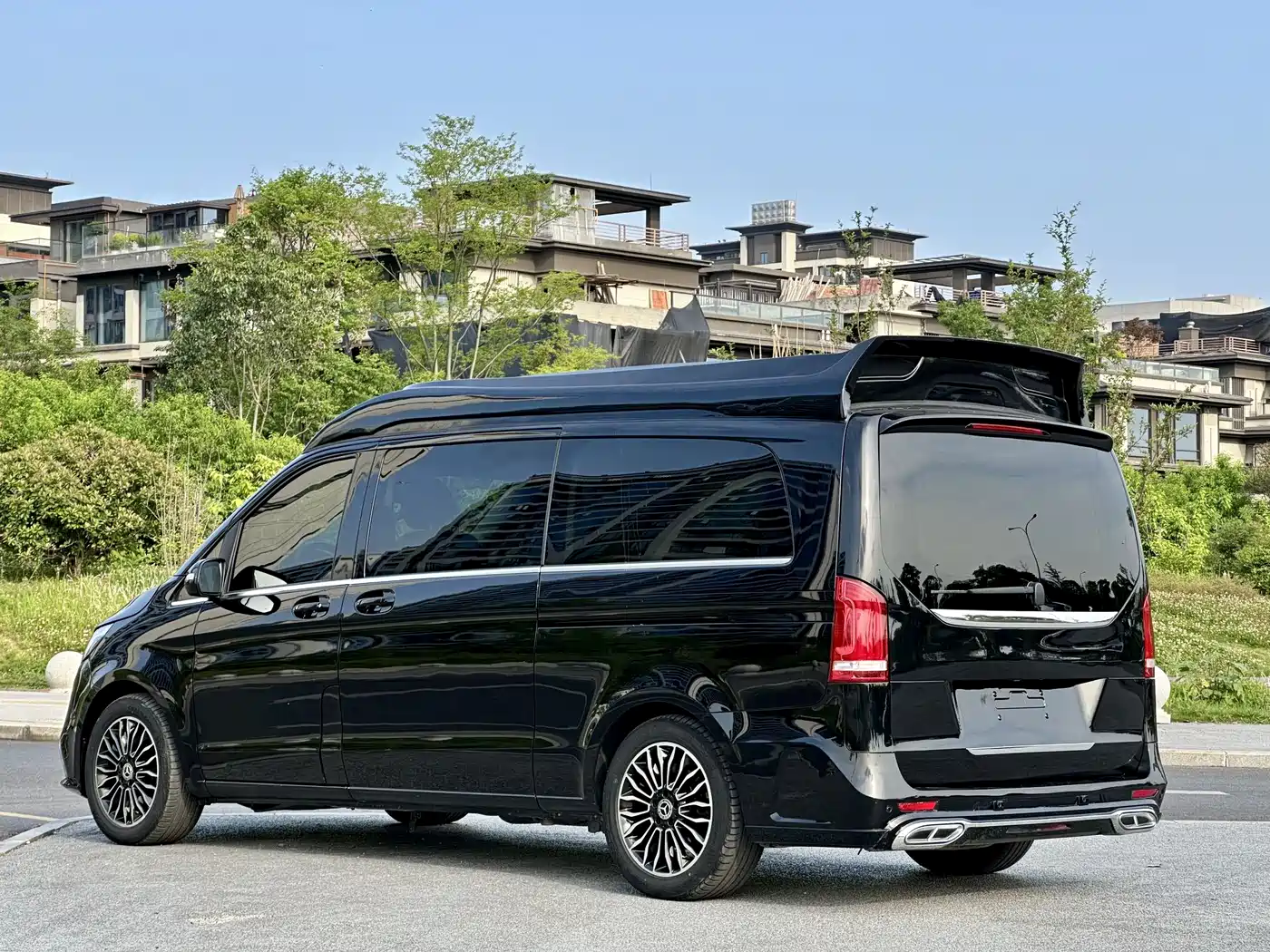 Mercedes-Benz V-Class 2018 V 260 L Premium Long Wheelbase Edition China VI фото 6