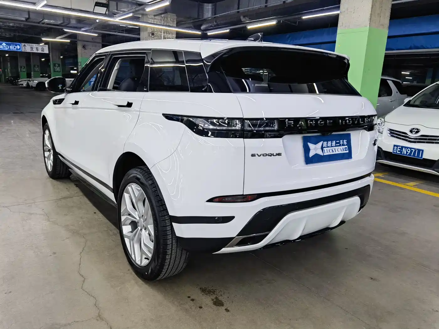 Land Rover Range Rover Evoque 2023 Range Rover Evoque L 200PS Elite Edition фото 4