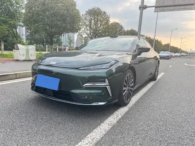 Geely Galaxy Xingyao 8 2025 130km EM-i Premium Edition