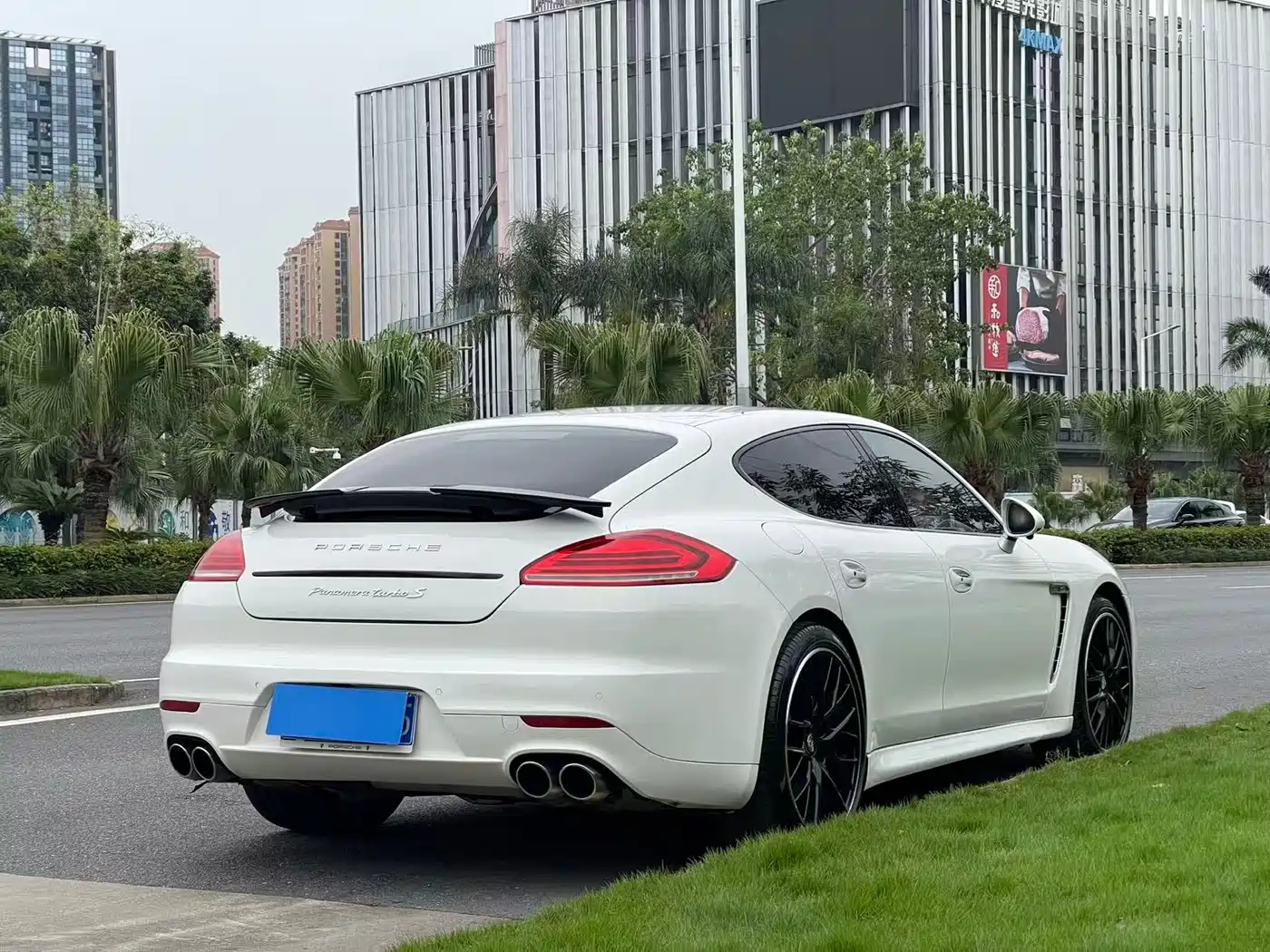 Porsche Panamera 2010 Porsche Panamera Turbo 4.8T фото 6