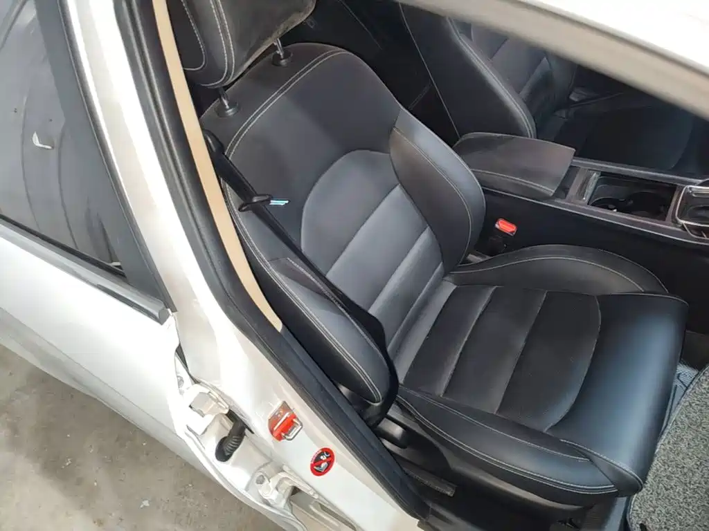 Фото 25 - Geely Emgrand