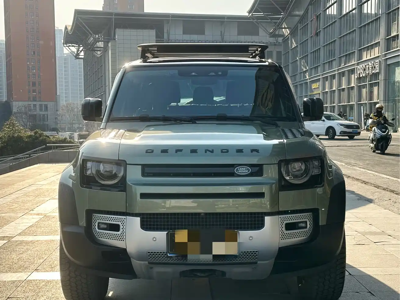 Land Rover Defender 2022 Model 90 3.0T P400 XS фото 2
