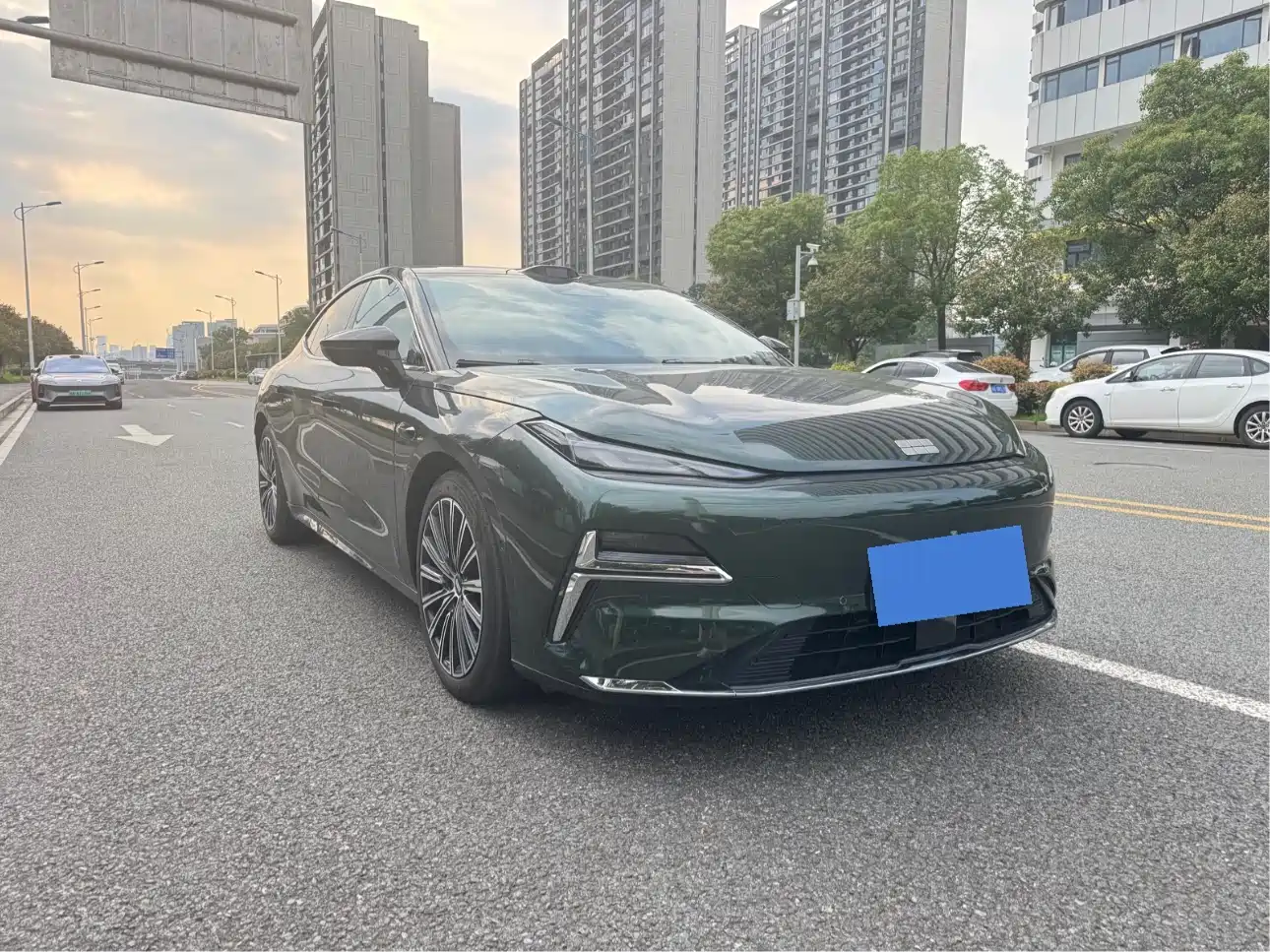 Geely Galaxy Galaxy Xingyao 8 2025 130km EM-i Premium Edition фото 2