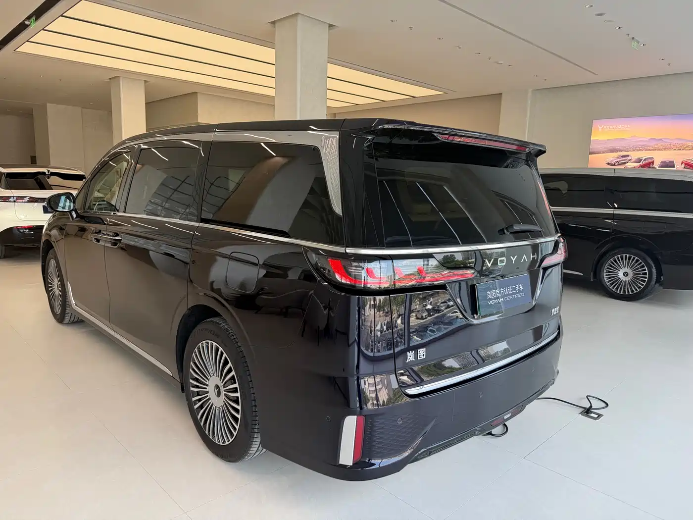 Voyah Auto Voyah Dreamer 2025 PHEV AWD Flagship Kunpeng Edition фото 6