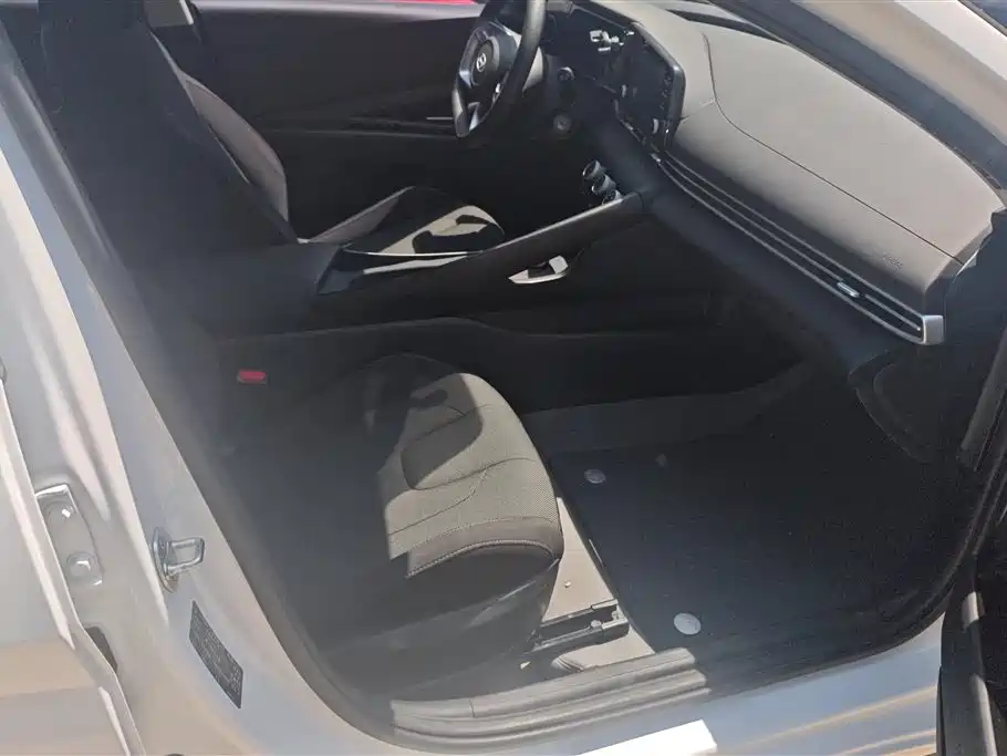 MODERN ELANTRA
