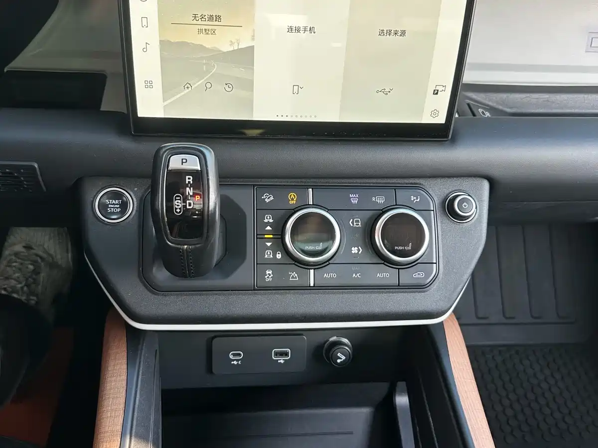 Land Rover Defender 2022 Model 90 3.0T P400 XS фото 14