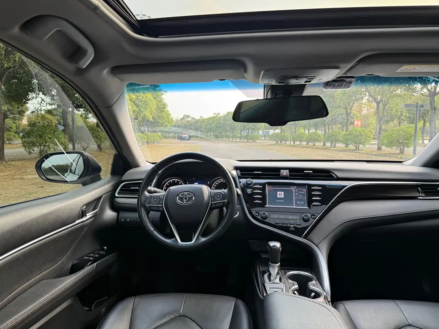 Toyota Camry 2018 2.0G Luxury Edition фото 9