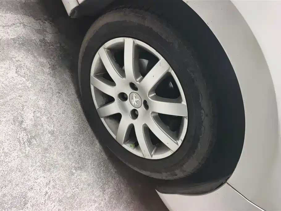 Peugeot 308 2013 Model 1.6L Automatic Superior Style фото 6