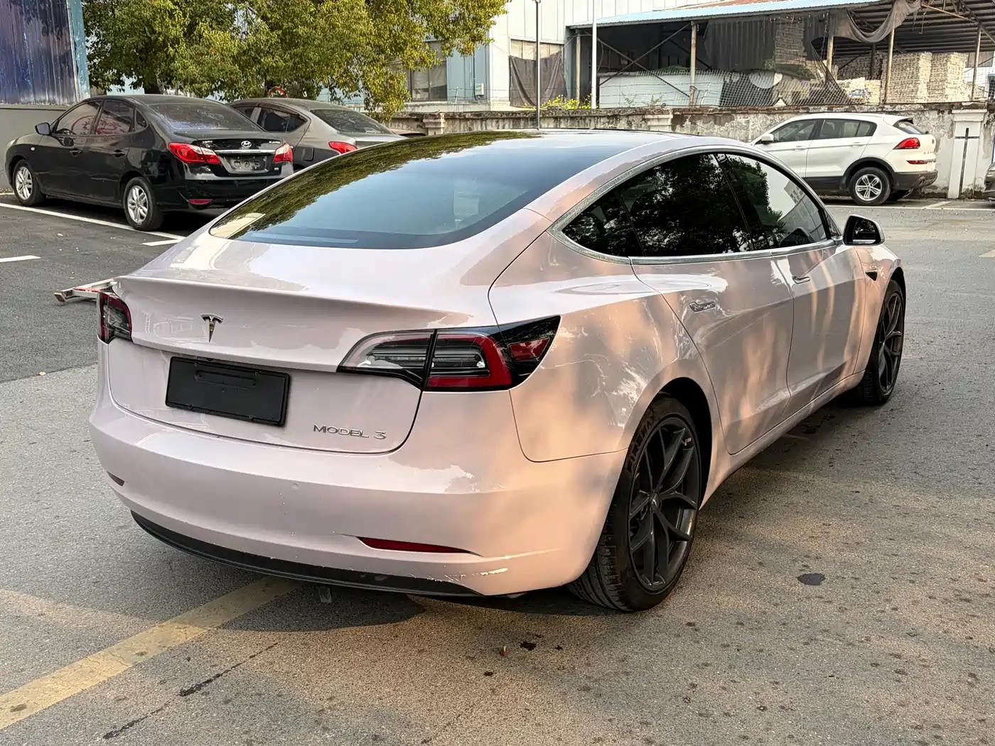TESLA MODEL 3