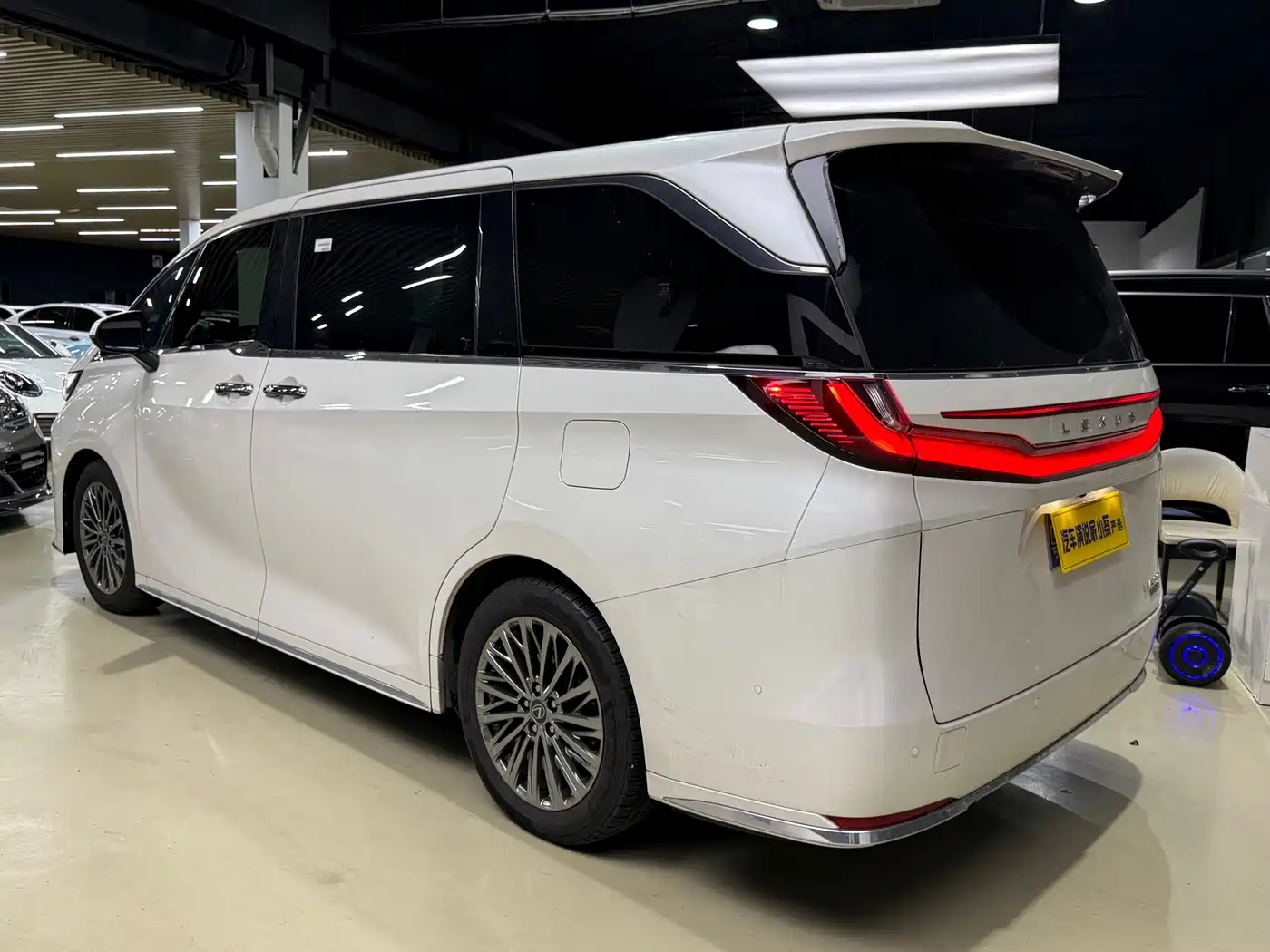 Lexus LM 2026 2025 Model 500h Six-Seater Prestige Edition