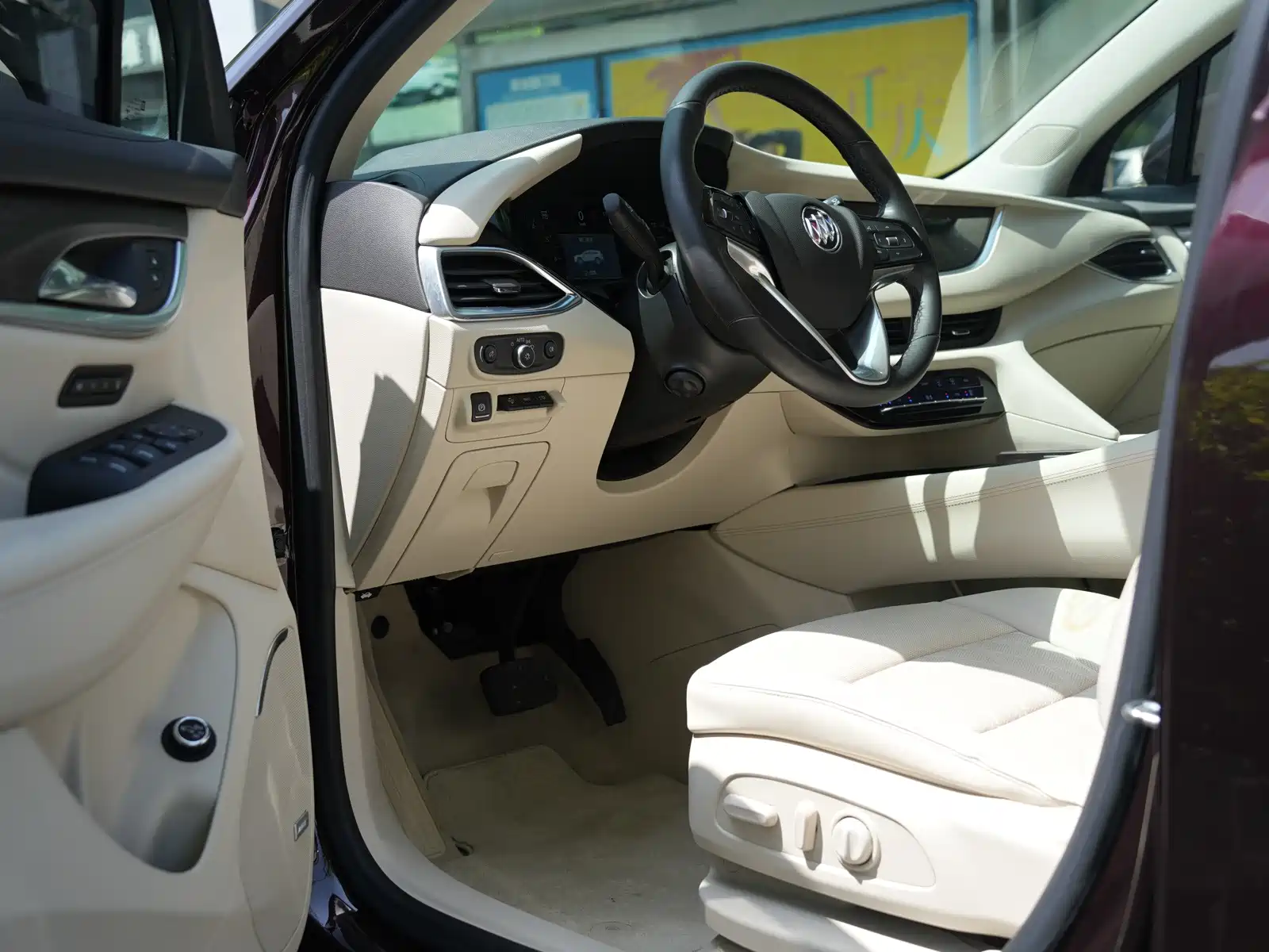Фото 15 - Buick Enclave
