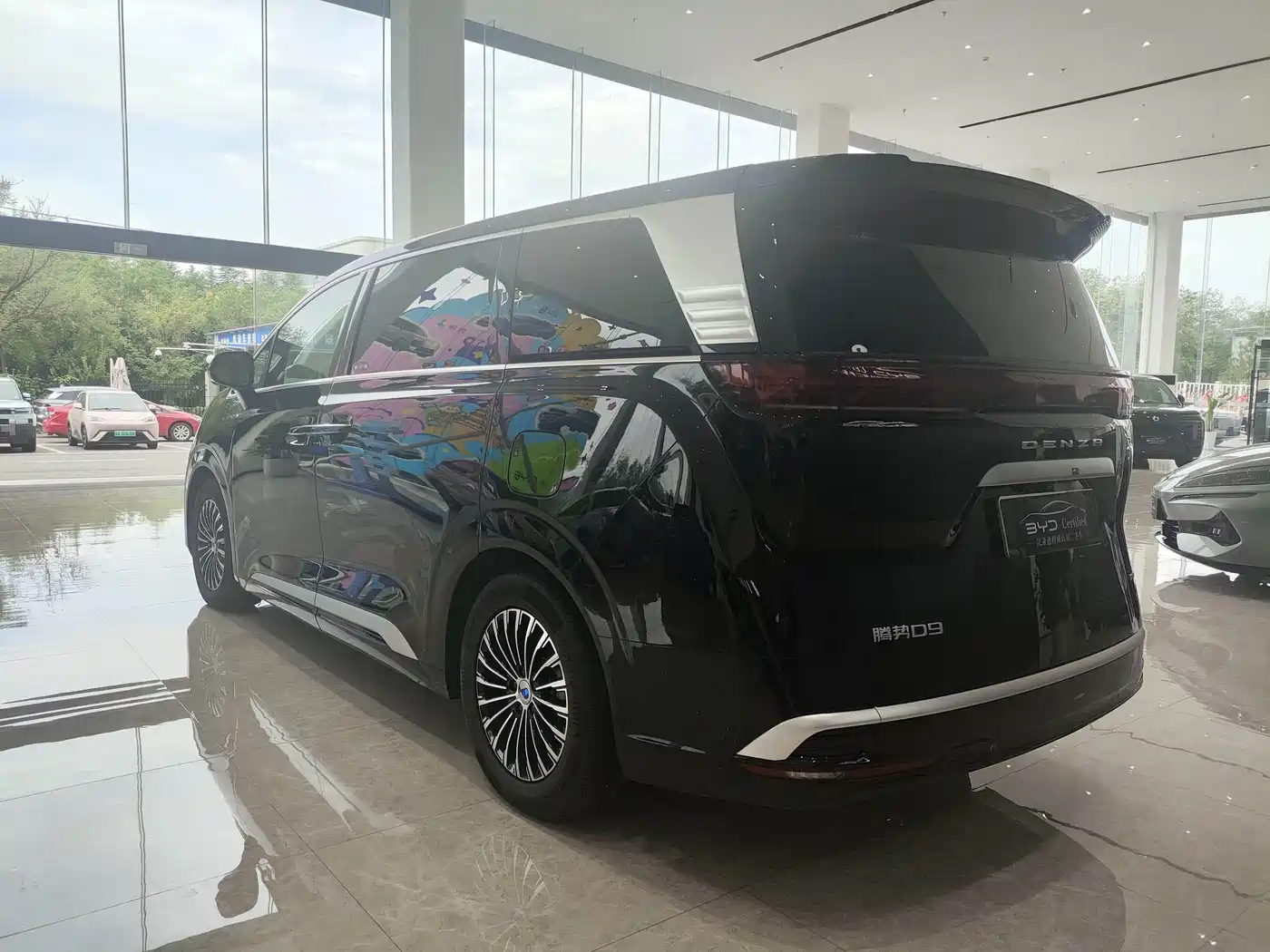 Denza D9 2025 2024 DM-i 980 AWD Prestige