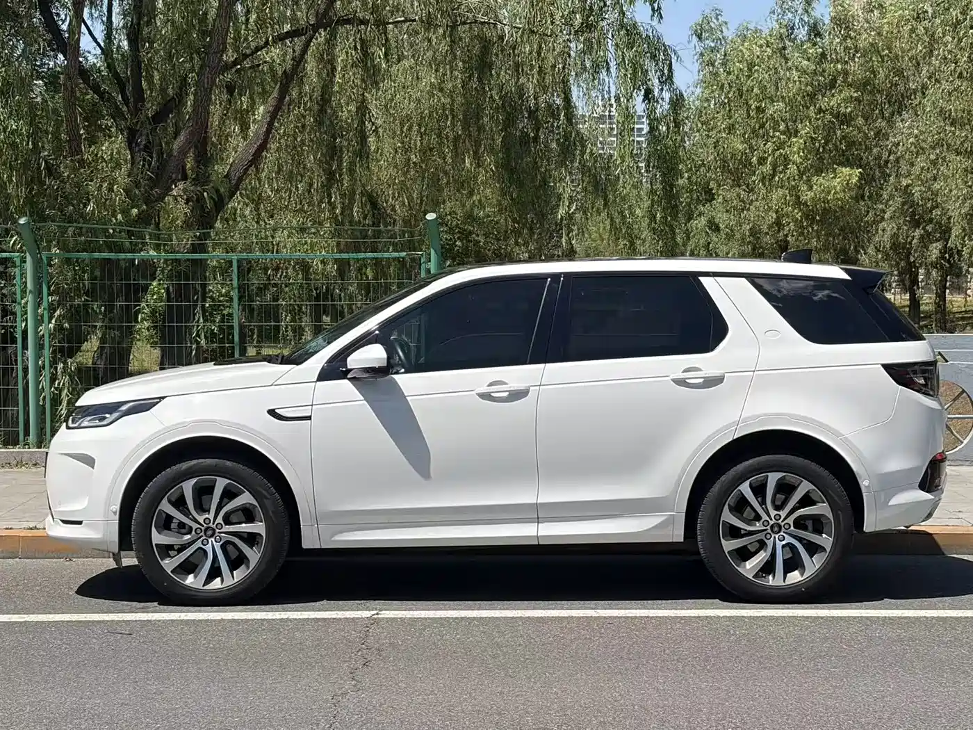 Land Rover Discovery Sport 2020 249PS R-Dynamic Performance Tech 7-seater фото 15