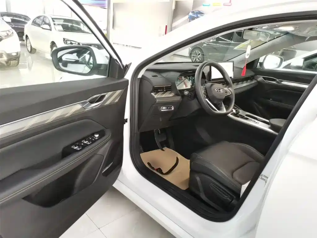 Geely Emgrand L HiP 2024 2024 Model Champion Edition 1.5TD-DHT Pro 100KM Surpassing Type