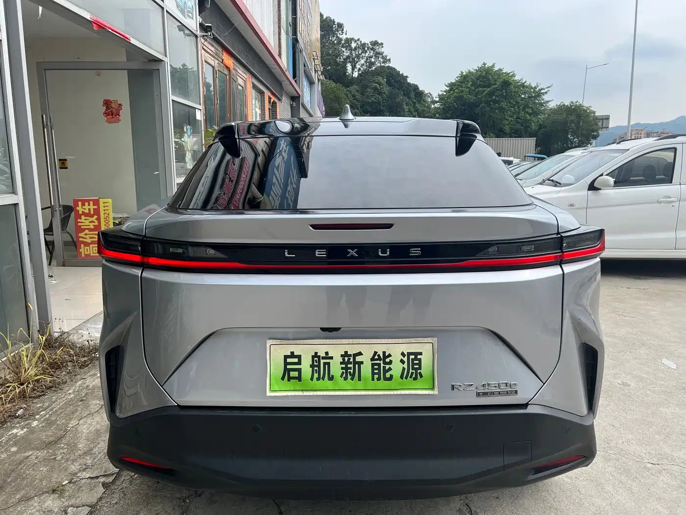Lexus RZ 2023 450e 4WD Deluxe фото 8