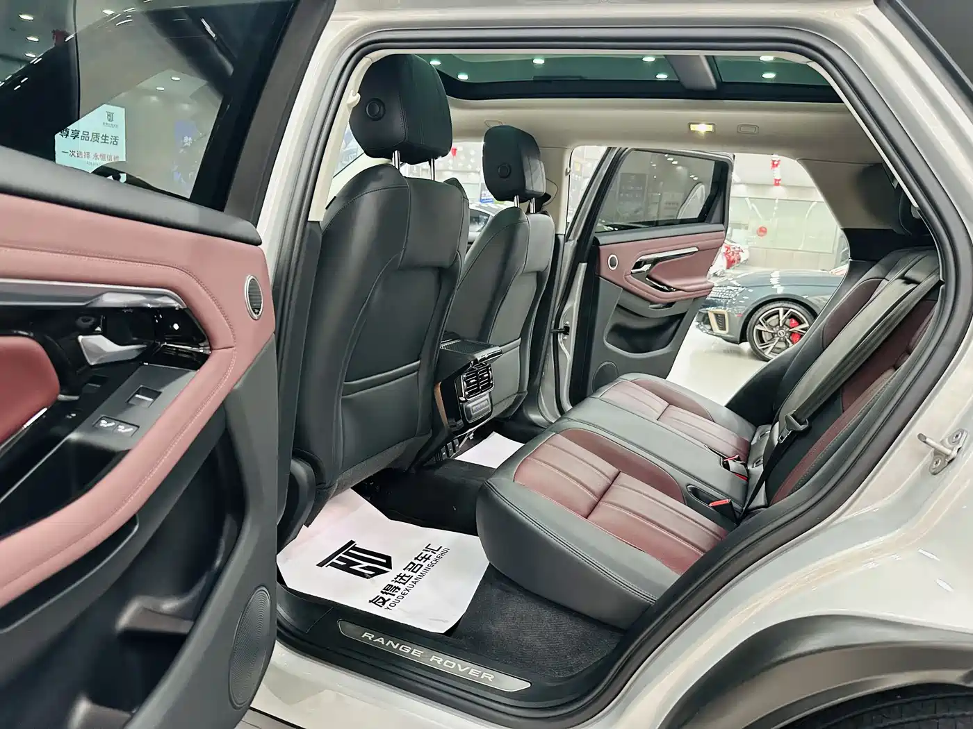 Land Rover Range Rover Evoque 2023 Range Rover Evoque L 249PS Luxury Edition фото 6