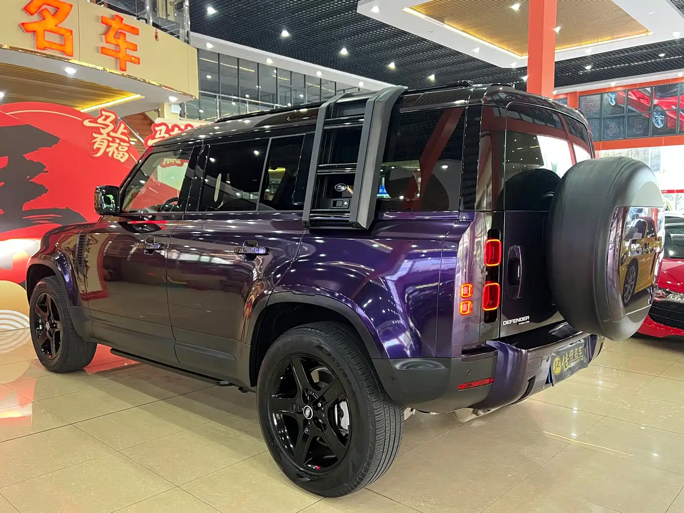Land Rover Defender 2020 Model 110 P400 HSE фото 6