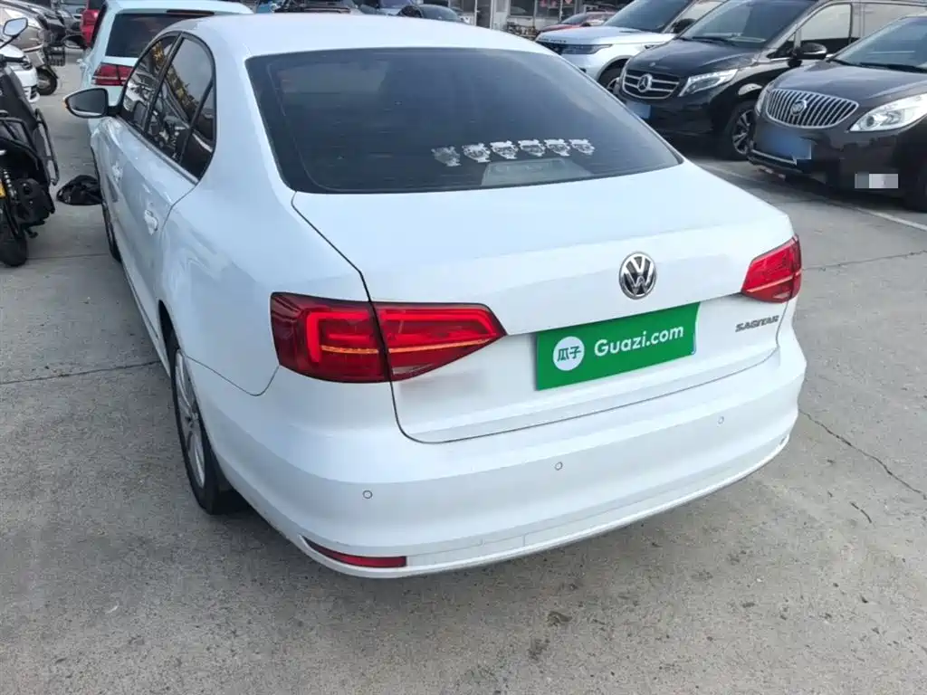 Volkswagen Sagitar 2015 1.6L Automatic Comfort фото 23
