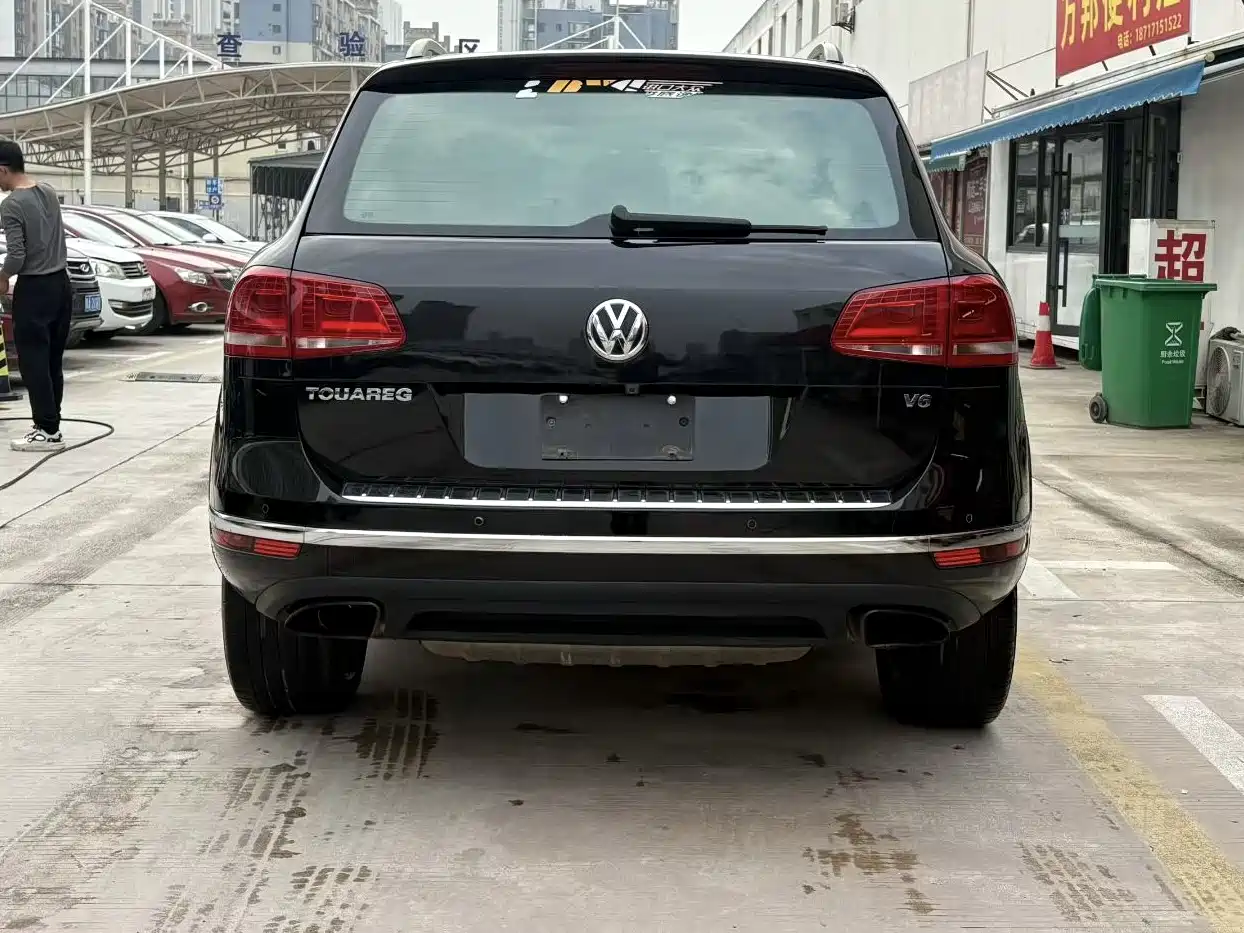 VOLKSWAGEN TOUAREG
