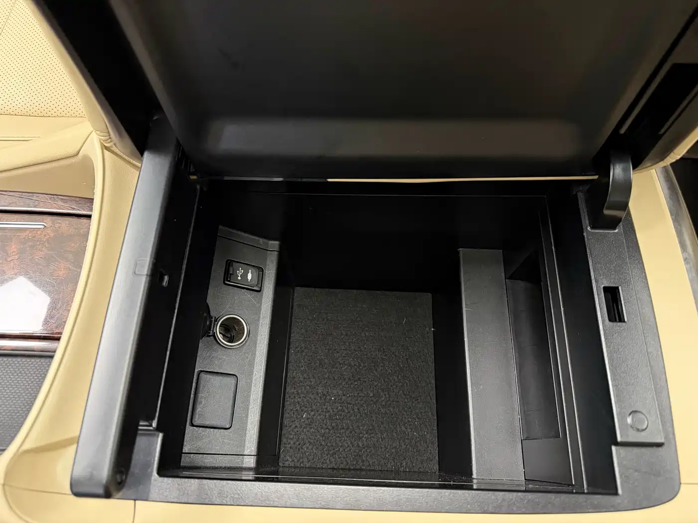 Toyota Alphard 2019 Hybrid 2.5L Luxury фото 9