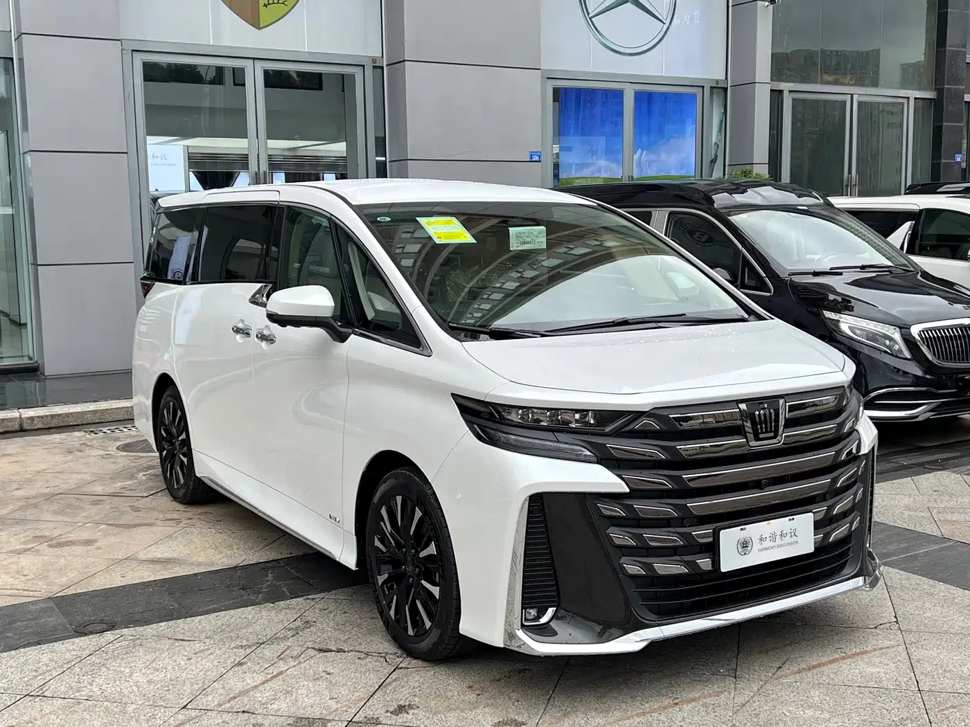 Toyota Vellfire 2024 Crown Hybrid 2.5L Premium Edition фото 3