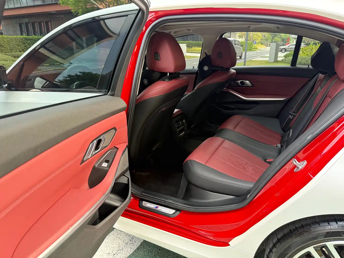 BMW 3 Series 2023 325Li M Sport Black Night Package фото 11