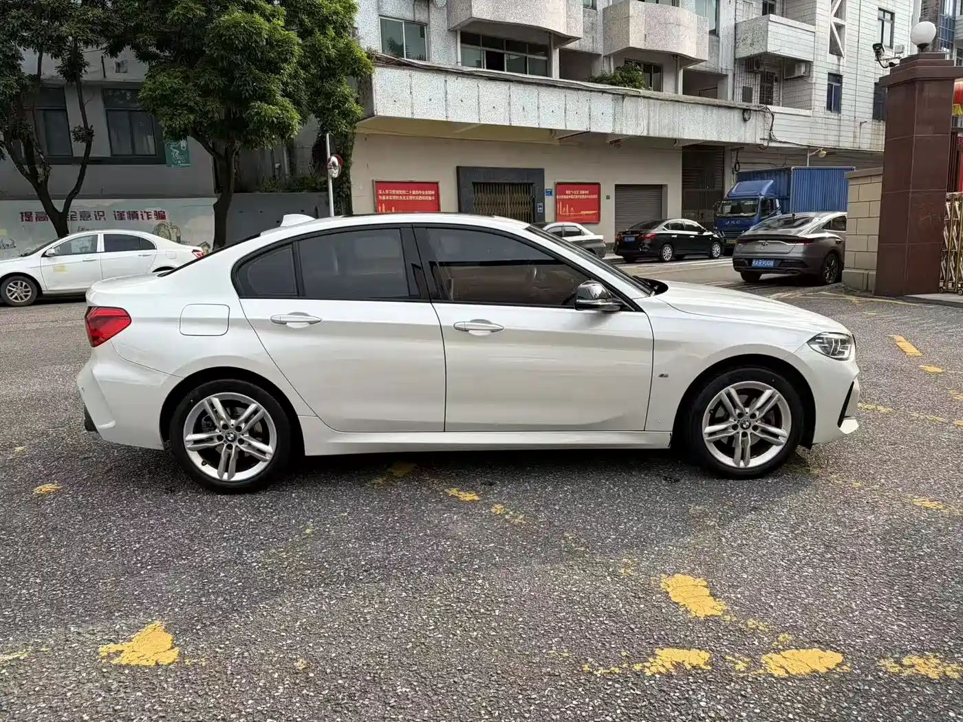 BMW 1 Series 2021 120i M Sport фото 4