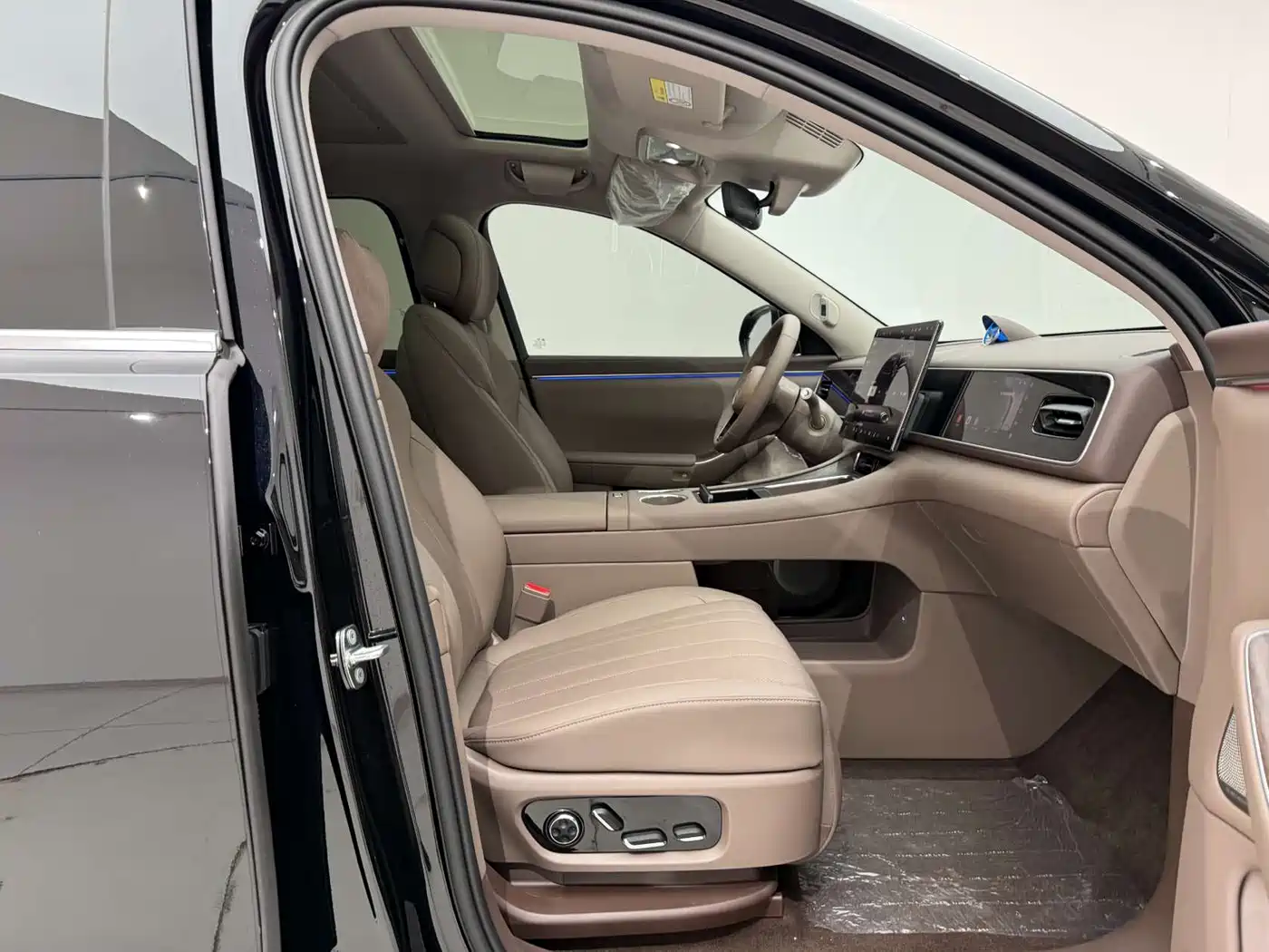AITO Wenjie AITO M7 2026 Extended Range Ultra AWD 5-Seater фото 16
