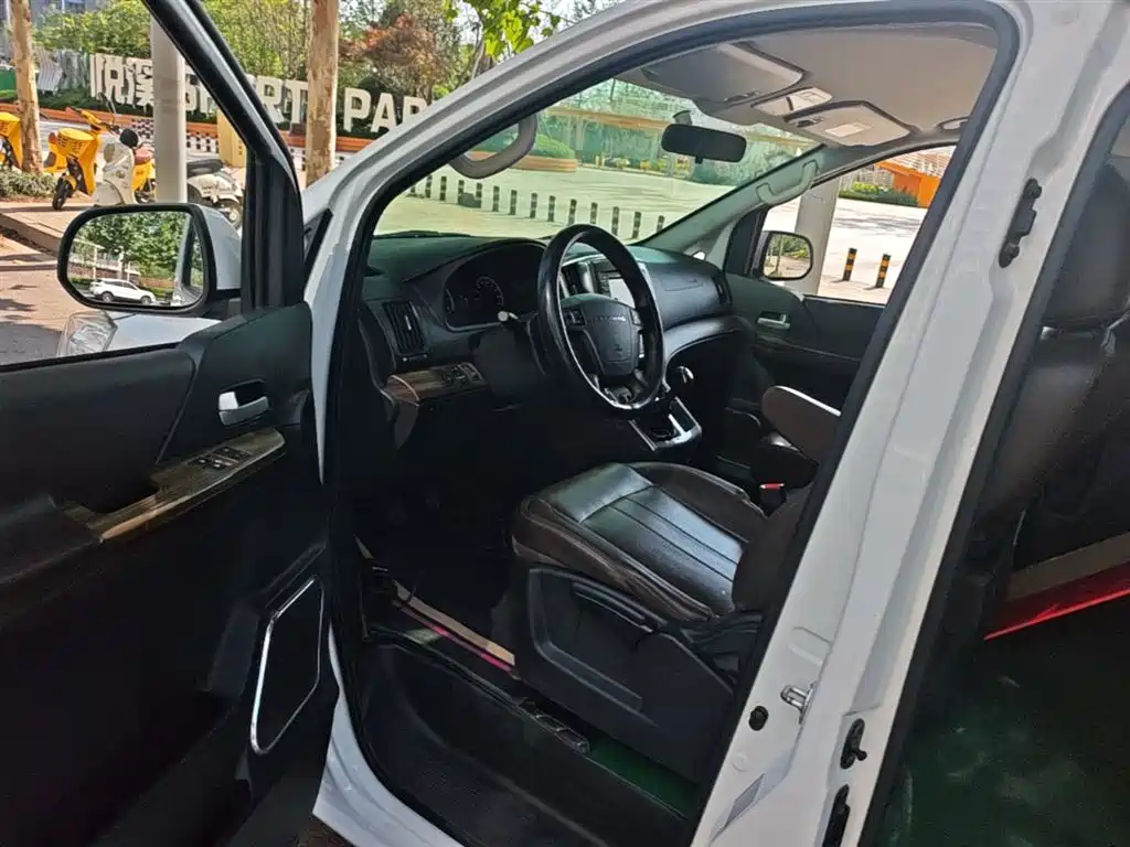 Dongfeng Fengxing Lingzhi PLUS 2022 2021 Wagon 2.0L Manual Luxury 7-Seater