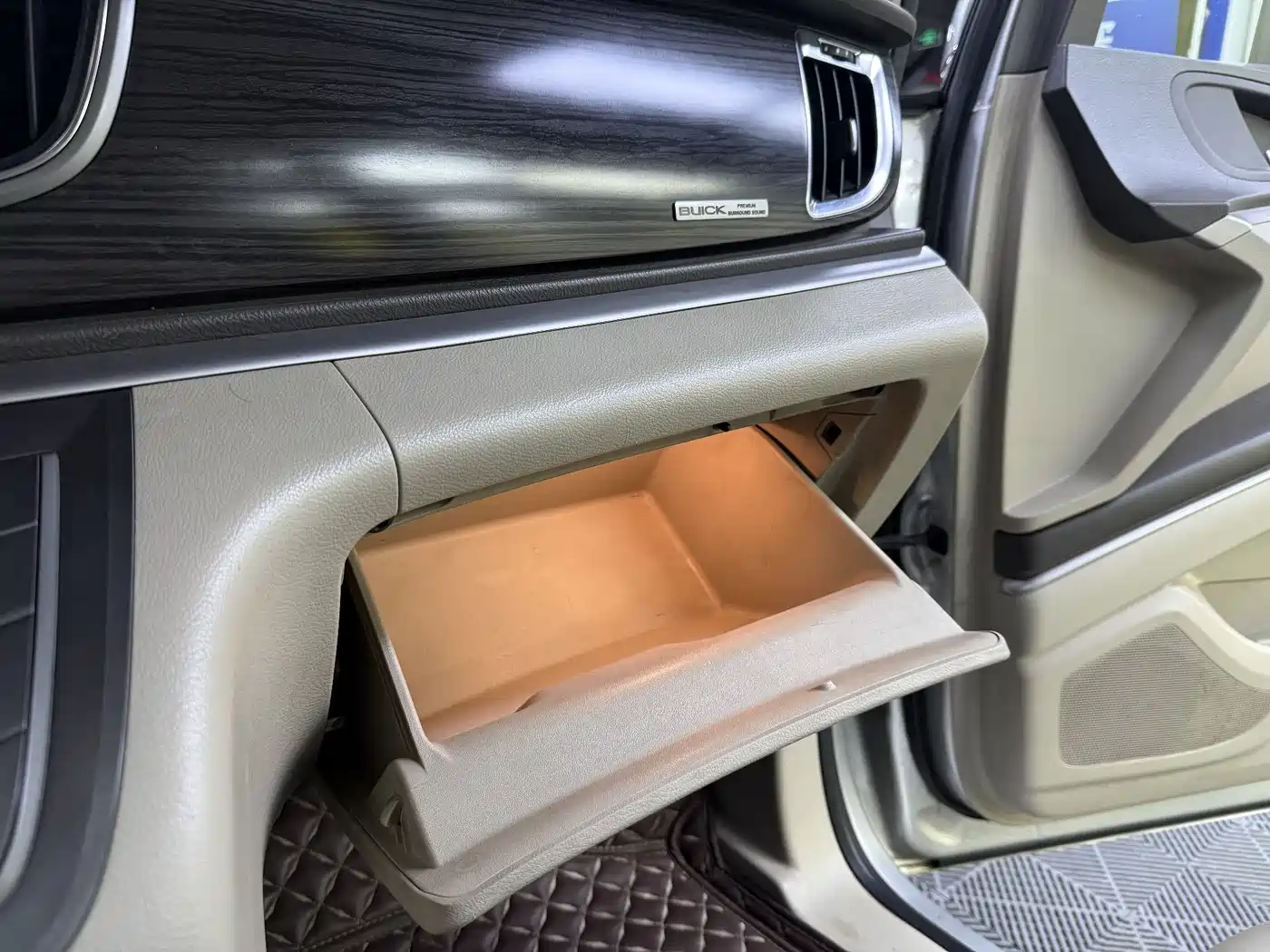 Buick GL8 2011 3.0L GT Luxury Business Elegance Edition фото 15