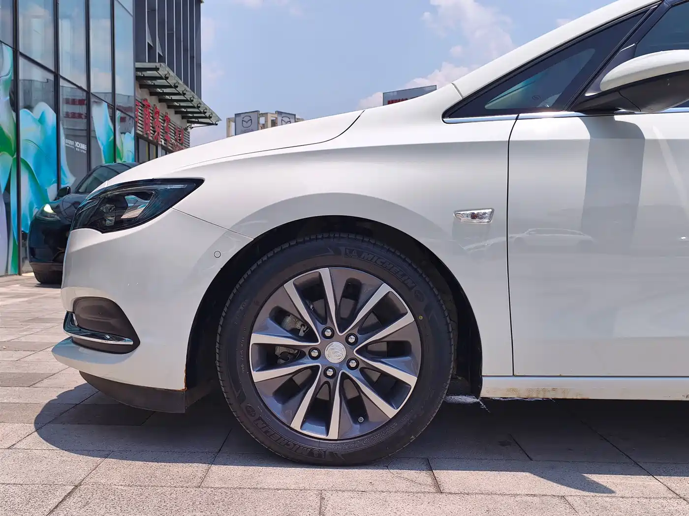 Buick GL6 2023 2021 323T Mild Hybrid Connected Premium Trim
