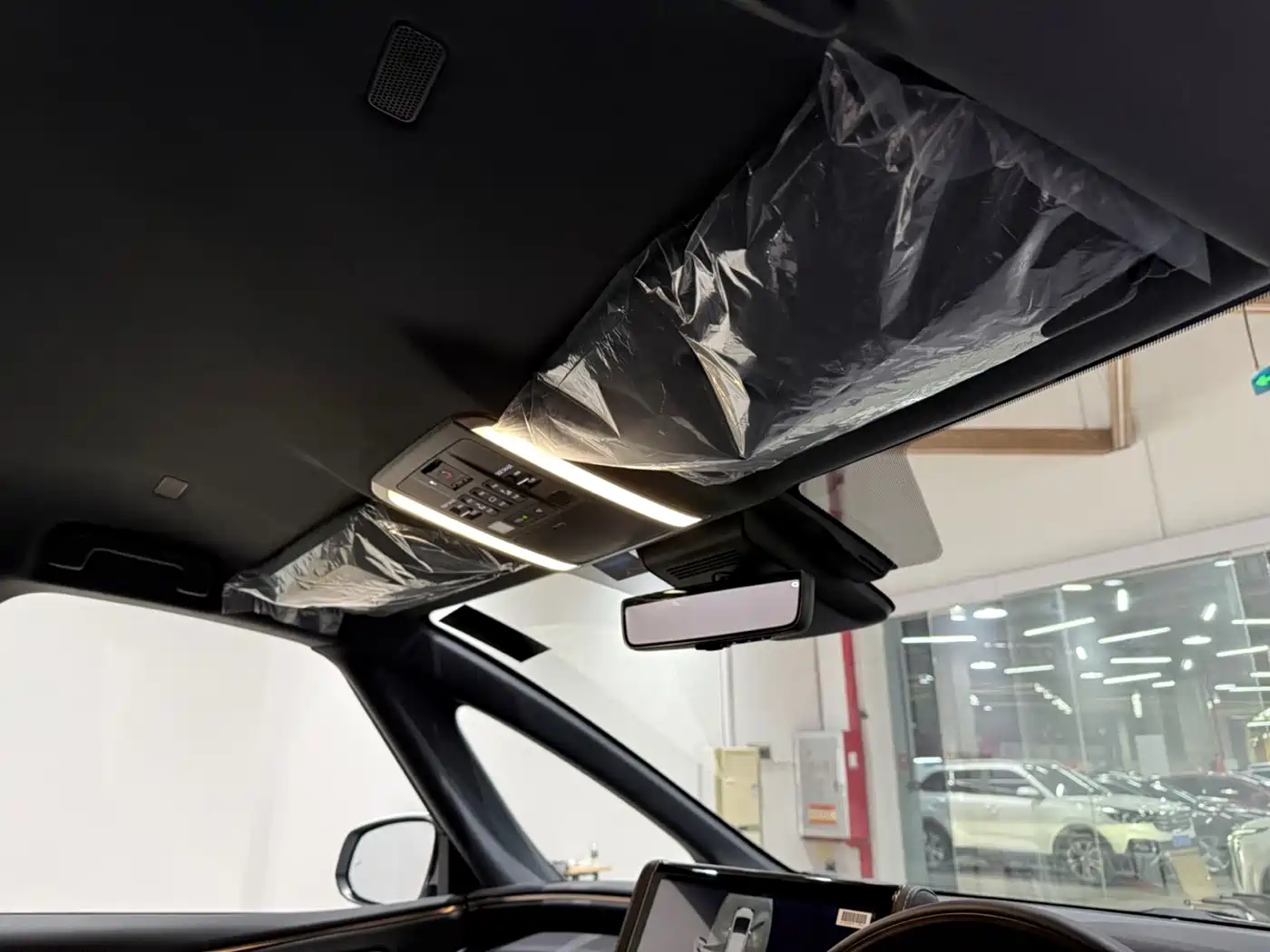 Toyota Alphard 2025 Hybrid 2.5L Ultimate Gold Edition фото 25
