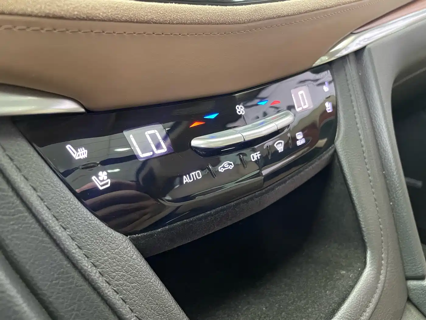 Cadillac XT5 2018 28E 4WD Platinum Edition фото 25