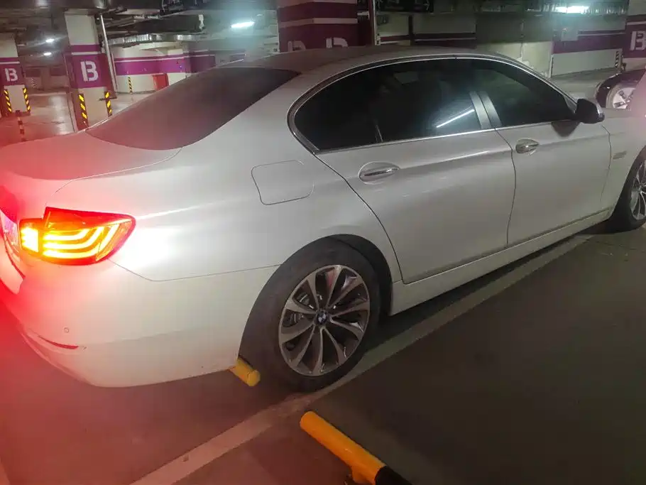 BMW 5 Series 2017 528Li Leading Edition фото 3