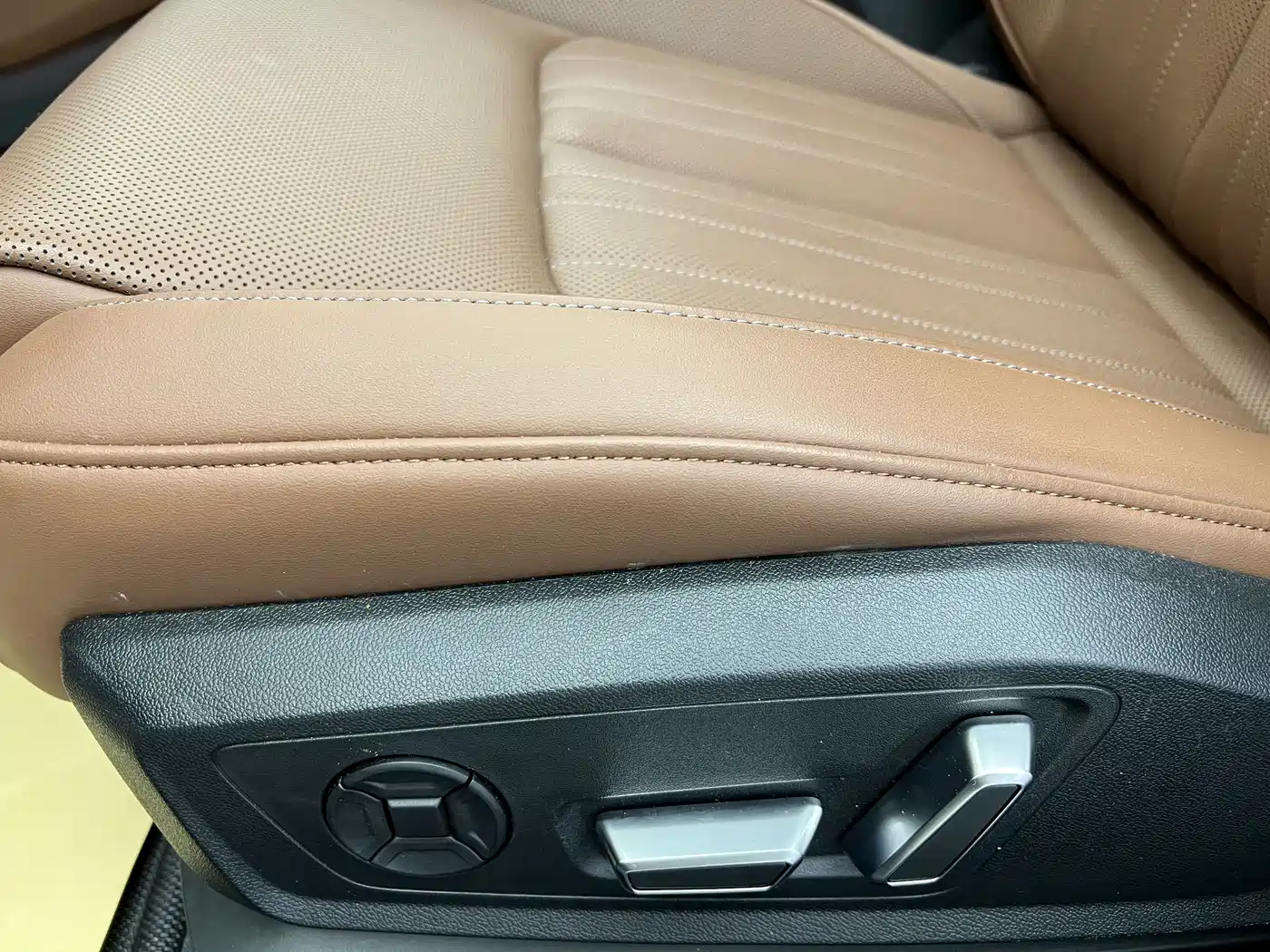 Audi A6L 2025 Model 45 TFSI Premium Dynamic + Ventilation Comfort Package фото 3