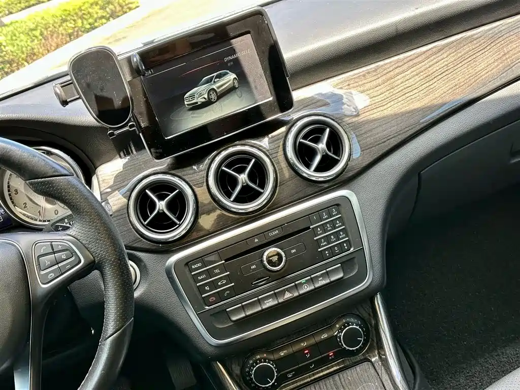 Mercedes-Benz GLA 2017 GLA 200 Dynamic фото 5