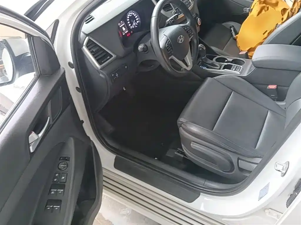 Hyundai Tucson 2015 1.6T Dual Clutch 2WD Smart фото 16