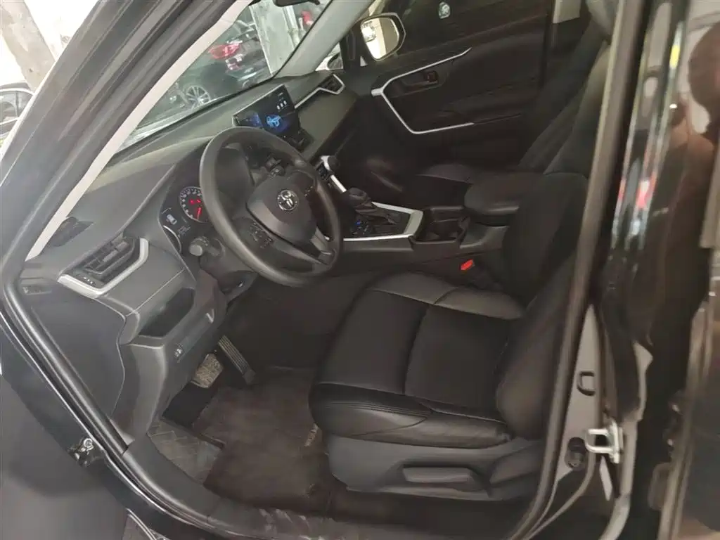 Toyota Wildlander 2023 2.0L CVT FWD LE фото 15