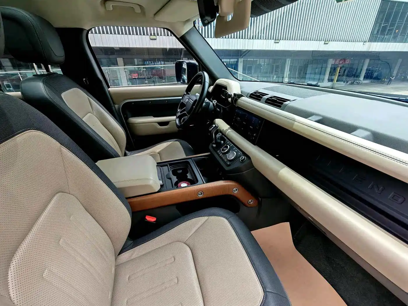 Фото 9 - Land Rover Defender