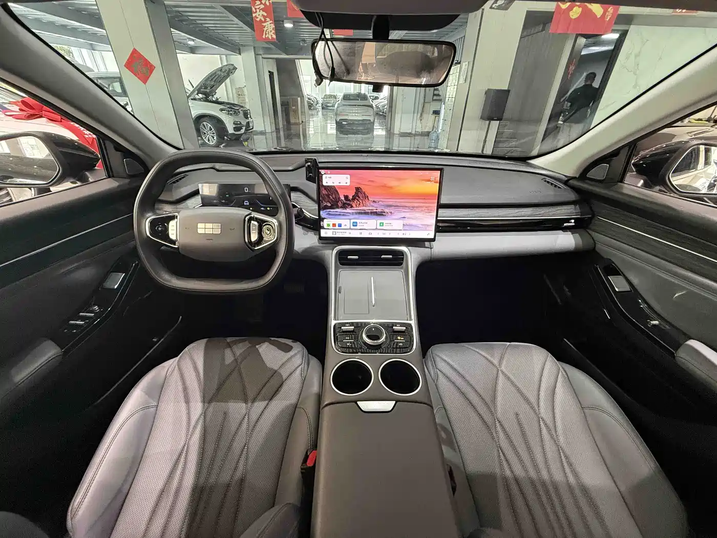 Geely Galaxy Galaxy L6 2025 EM-i 60km Voyage Edition фото 16