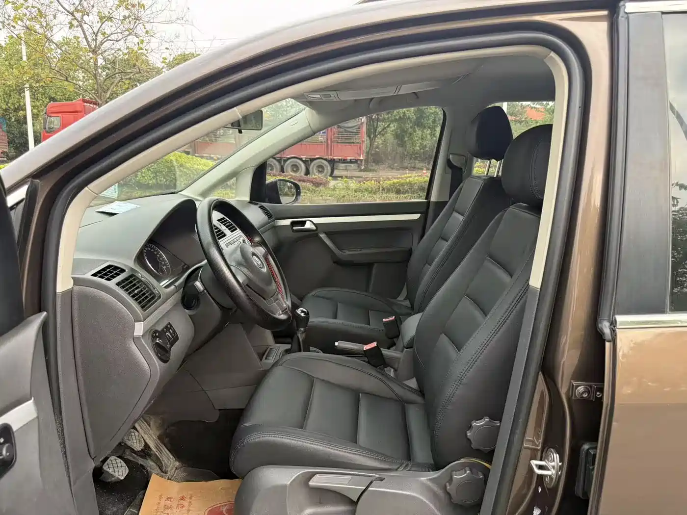Volkswagen Touran 2013 1.4T Manual Trend 5-seater фото 7