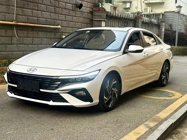HYUNDAI ELANTRA