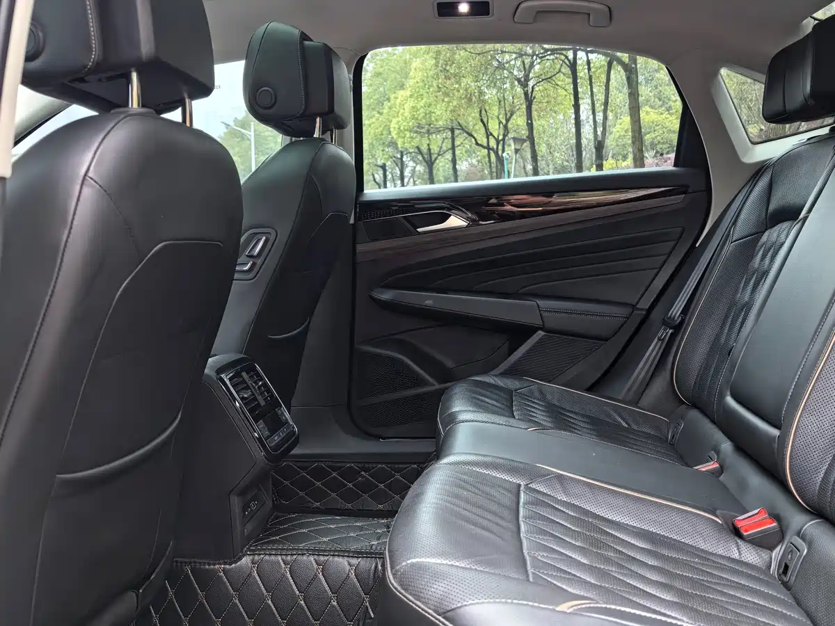 Volkswagen Passat 2021 Model 330TSI Luxury Edition фото 14