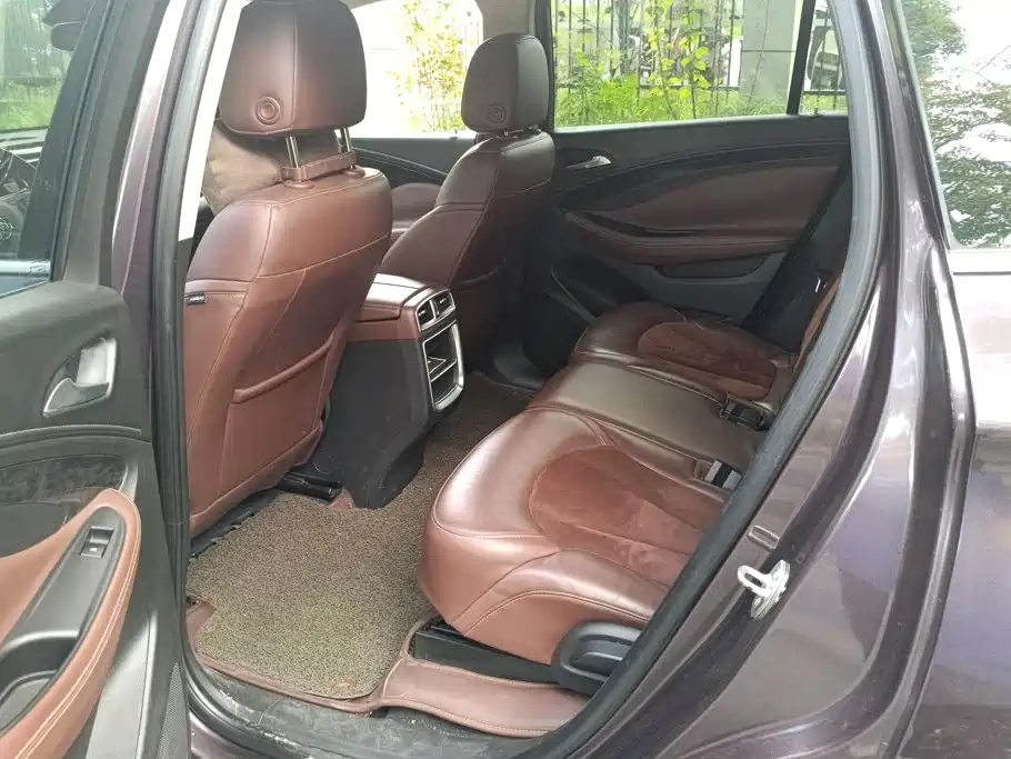 Photo 11 - Buick Envision Plus