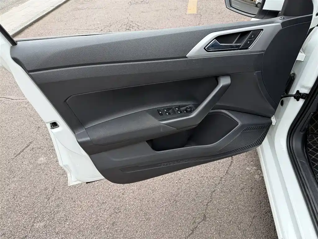 Volkswagen Polo 2023 Facelift Plus 1.5L Auto Joyful Living Edition фото 6