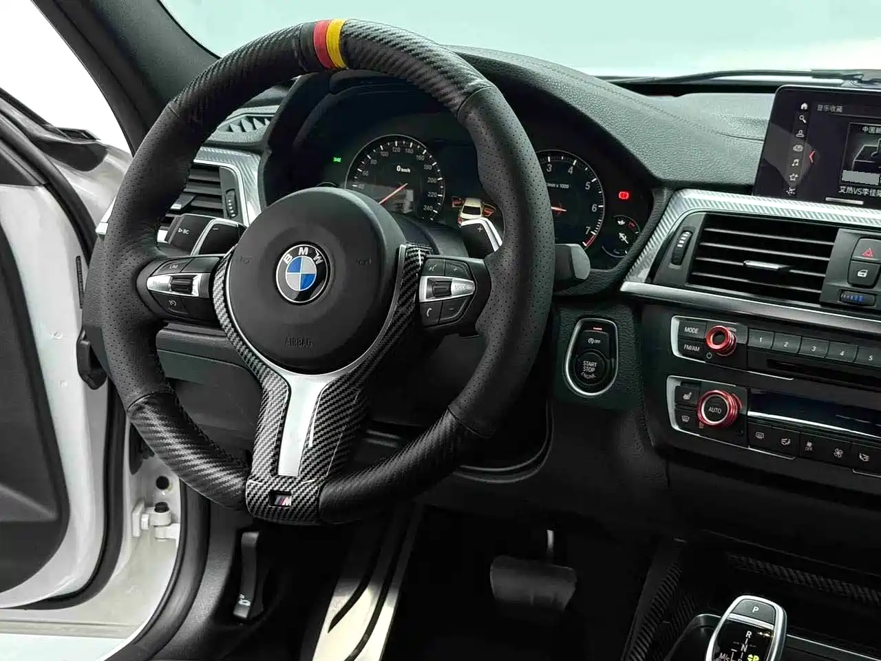 BMW 3 Series 2018 320i M Sport Black Night Edition фото 4
